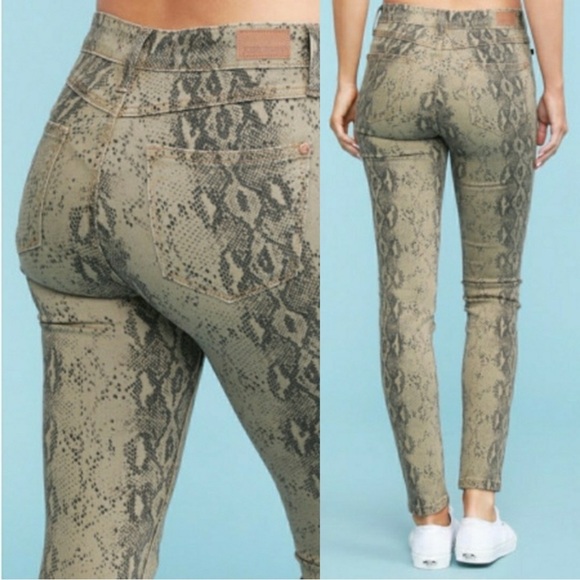 Judy Blue Paula Snake Print Skinny Fit Jeans 11/30 Mid Rise Green Black - Picture 2 of 6